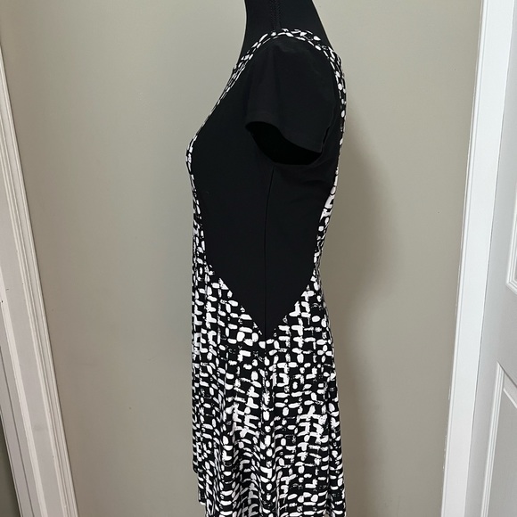 Black and white patterned dress - Picture 3 of 3